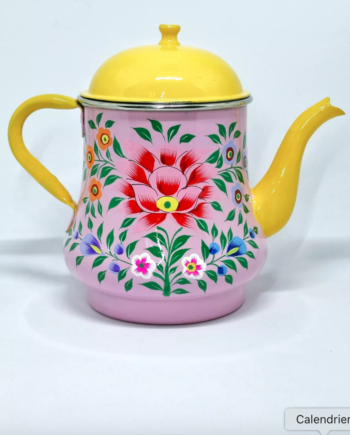 Théière rose // Nayda Diaries